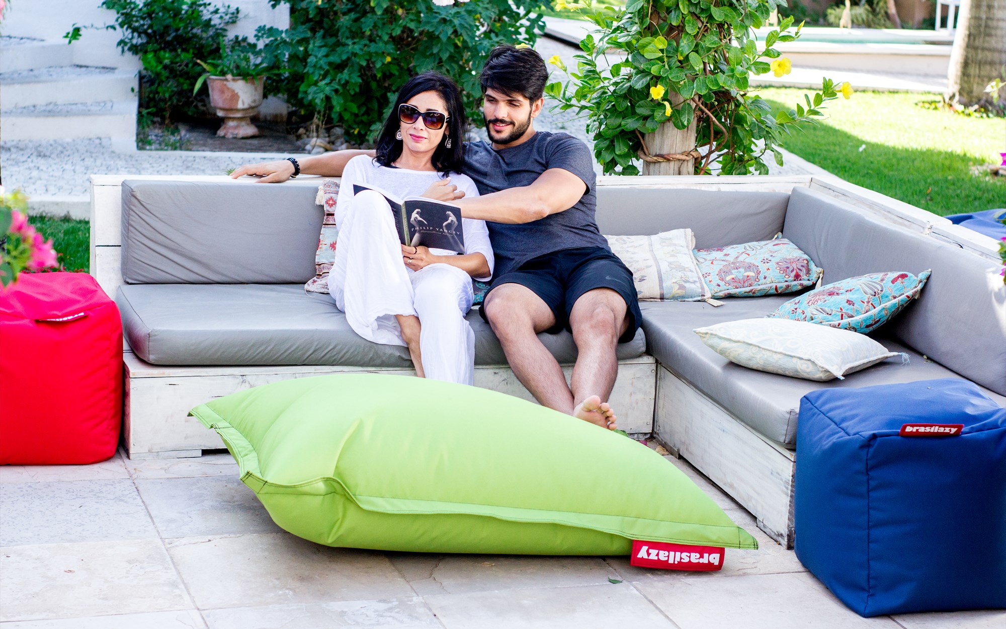 Puff Brasilazy compondo um ambiente de descanso